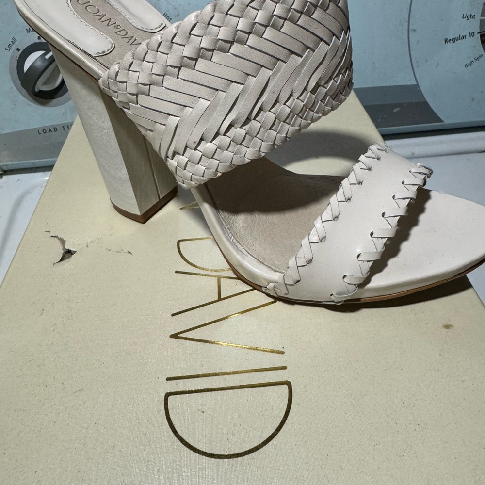 Joan David Sandal sz 8 us